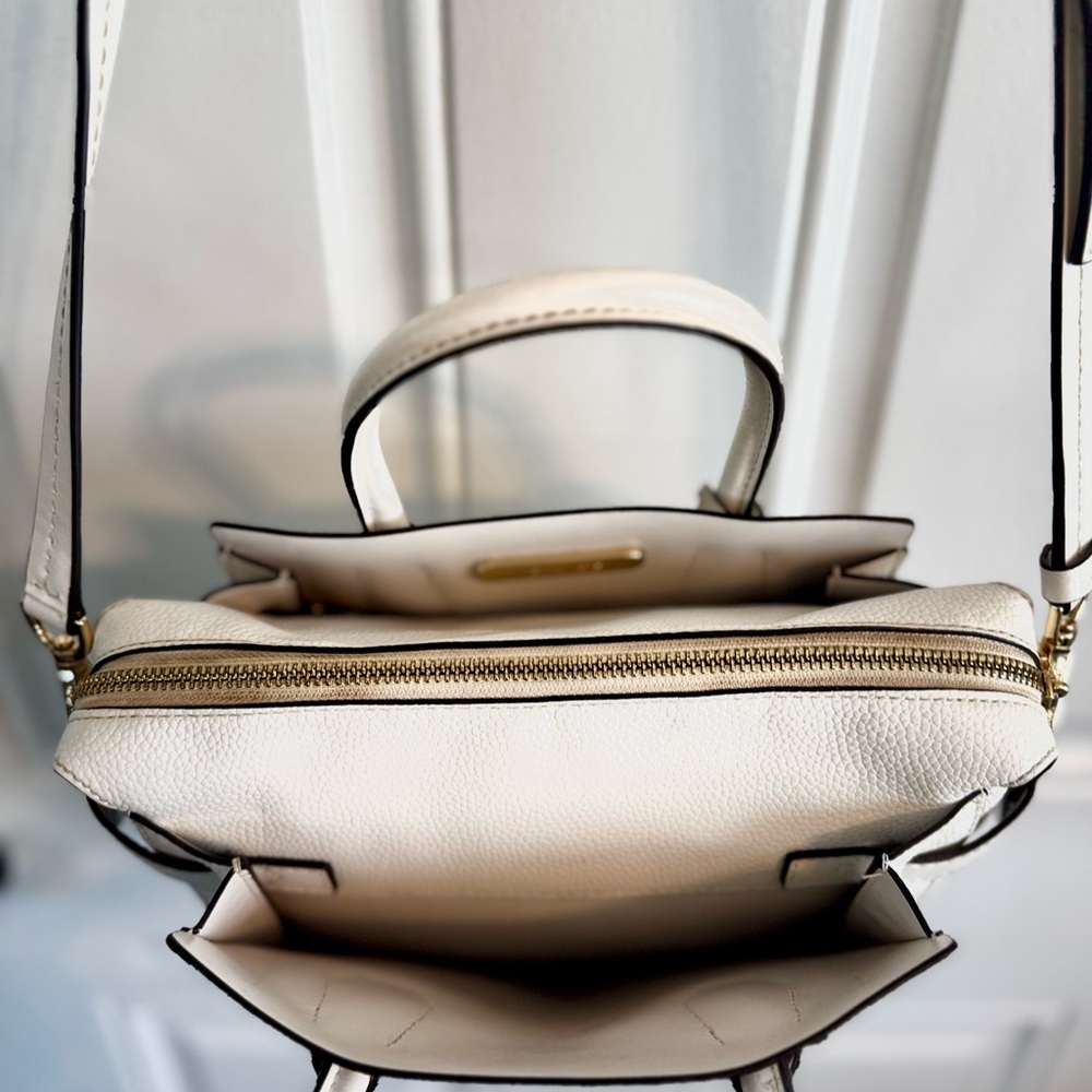 KORS Michael Kors cream with gold Handbag - Picture 5 of 11